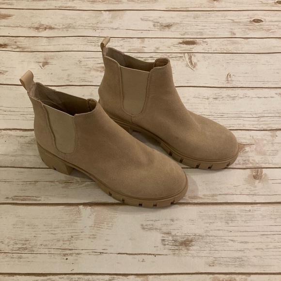 Steve Madden Howler Sand Suede Slip On Platform Chelsea Ankle Boots Size 9 - Picture 1 of 16